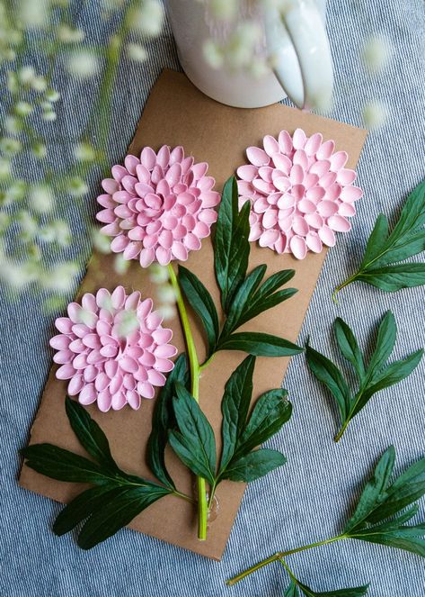 How to Make Pistachio Dahlias Pista Shell Crafts, Pistachio Shells, Shell Crafts Diy, Spring Crafts For Kids, Diy Bottle Crafts, Diy Paper Crafts Decoration, Origami Crafts Diy, Flower Diy Crafts, Art N Craft