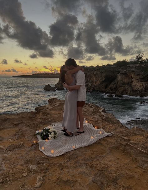 Surprise Proposal Pictures, Cute Proposal Ideas, Proposal Pictures, Private Dinner, Beach Proposal, Proposal Photos, Engagement Inspo, Wedding Proposals, Secluded Beach