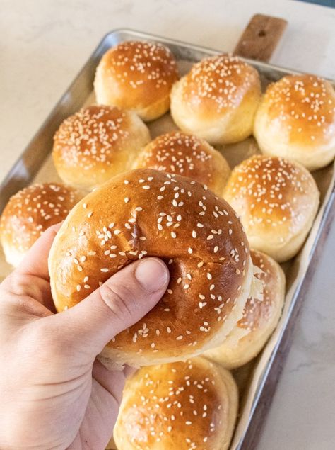 Yeast Burger Buns, Sandwich Buns Homemade, Best Hamburger Buns, Quick Burger Bun Recipe, Small Batch Hamburger Bun Recipe, Soft Burger Bun Recipe, Homemade Buns Hamburger, Homemade Hoagie Buns, Yeast Hamburger Buns