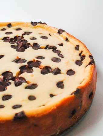 Chocolate Cheesecake Recipe Easy, Easy Recipes To Bake, Easy Chocolate Chip Cheesecake, Dessert Recipes For Beginners, Cheesecake With Graham Cracker Crust, Cheesecake Chocolate Chip, Graham Cracker Recipes, Chocolate Cheesecake Recipes, Chocolate Chip Cheesecake