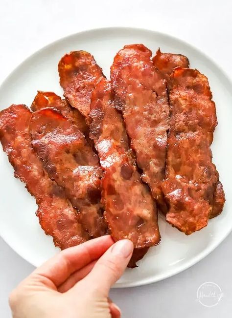 You are going to love this air fryer turkey bacon, a healthier and leaner option compared to traditional pork bacon. This breakfast recipe is perfect for busy mornings, offering a great way to enjoy crispy bacon with fewer calories and less mess. It is a great way to cook bacon with less grease and easy cleanup. A quick, healthy, and delicious breakfast recipe! Turkey Bacon Air Fryer, Air Fryer Turkey Bacon, Ninja Foodi Grill Recipes, Bacon Air Fryer, Grill Bacon, Turkey Bacon Recipes, Lime Chicken Breast, Ninja Foodi Grill, Bacon Snacks