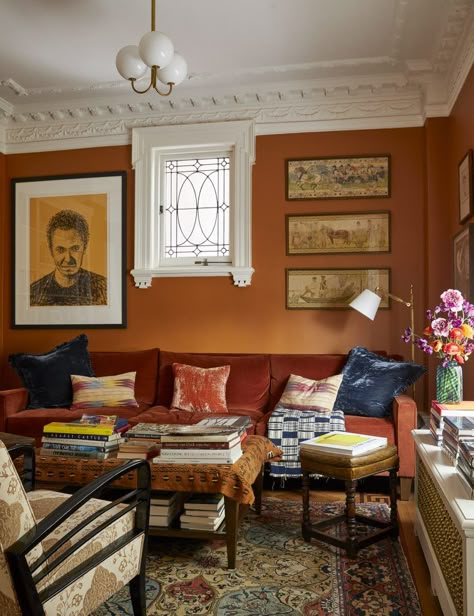 Ellen Hamilton Works Design Magic on a Classic Central Park West Apartment - 1stDibs Introspective Classical Eclectic Interior, Victorian Apartment Living Room, Modernist Living Room, Warm Tone Living Room, Livingrooms Design Ideas, Living Room Configuration, Red And Gold Decor, Modernist Furniture, Country Home