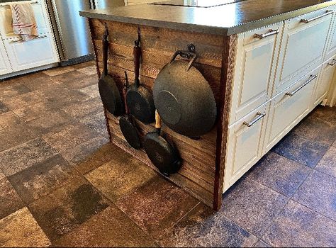 Cast Iron Pans Storage, Cast Iron Wall Storage, Cast Iron Hanging Ideas, Cast Iron Skillet Storage, Hanging Cast Iron Pans, Cast Iron Skillet Storage Ideas, Cast Iron Pan Storage, Cast Iron Wall Display, Cast Iron Display Ideas