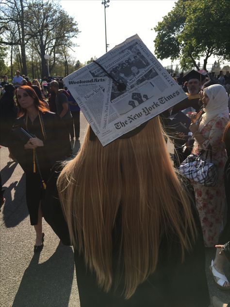 Journalist Graduation Cap, Journalism Cap Decoration, Yale Journalism, Graduation Caps Aesthetic, Journalism Graduation Cap, Journalism Graduation Pictures, Journalism Major Aesthetic, Journalism Aesthetic Writing, Journalism Outfits