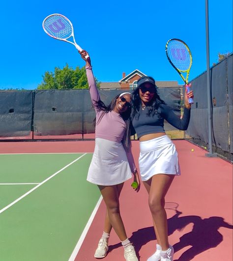 Tennis Aesthetic Black Woman, Tennis Black Women, Tennis Outfit Black Women, Black Women Tennis, Tennis Aesthetic Outfit, Tennis Girl Aesthetic, Girl Tennis Outfit, Tennis Photoshoot, Tennis Lifestyle