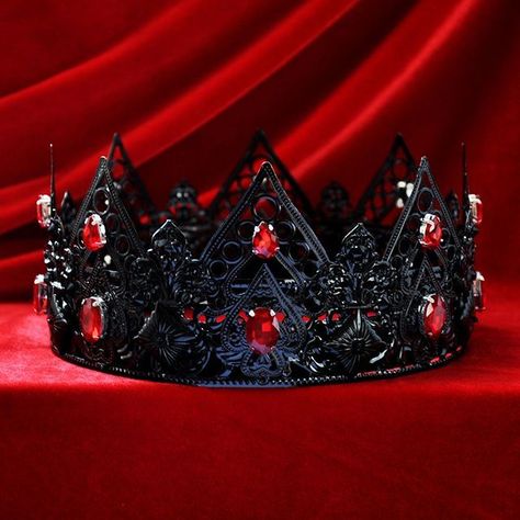 This crown is Black with Red Rubys on it. Sam and EJ thought that their son Levi should be treated like a king on his birthday. Red Couture, Emo Dark, Male Crown, Black Tiara, Gothic Crown, Crown Aesthetic, Black Batman, Accessoires Iphone, Red Crown