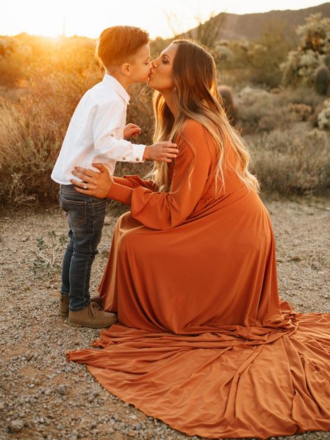 Desert Maternity Shoot Family, Maternity Shoot With Son, Second Baby Maternity Photos, Desert Photo Shoot, Mama And Son, Pregnant Pictures, Mama Daughter, Family Maternity Pictures, Brother Photos