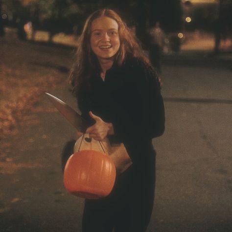 Sadie Sink Icon, Stranger Things Halloween, Max Mayfield, Stranger Things Tv, Stranger Things Characters, Stranger Things Aesthetic, Will Byers, Halloween Aesthetic, Sadie Sink