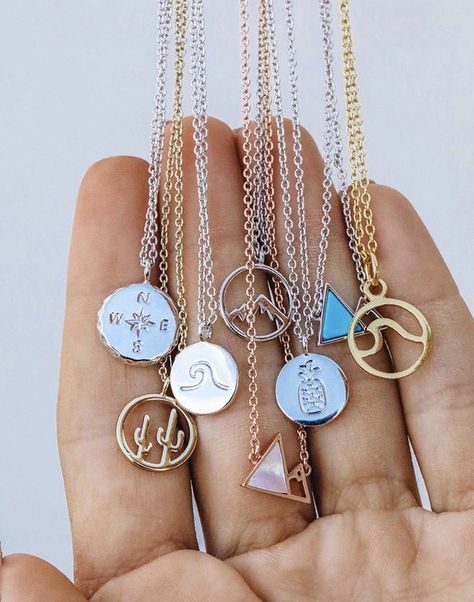 Pura Vida Necklace, Preppy Accessories, Surf Yoga, Preppy Bracelets, Preppy Jewelry, Pura Vida Bracelets, Jewelry Accessories Ideas, Jewellery Necklace, 17th Birthday