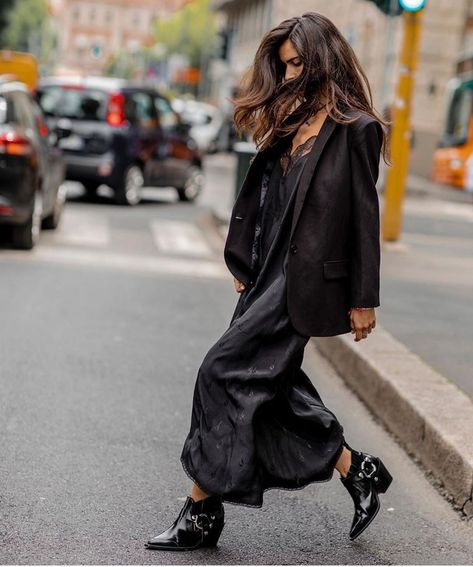 Style A Slip Dress, How To Style A Slip Dress, Robes Vintage, Diana Fashion, Slip Dresses, Leather Lingerie, Eclectic Fashion, Silk Slip, Zadig And Voltaire