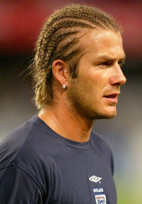 David Beckham White Guy With Braids, Tattoo Dragonfly, David Beckham Hairstyle, Beckham Hair, Rocker Hair, Bald Look, Hair Evolution, Meaningful Tattoo, Blonde Braids