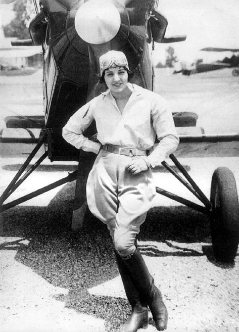 Female Pilots, Pilot Costume, Female Warriors, Private Pilot, Air Planes, Female Pilot, Amelia Earhart, Aviators Women, Roaring 20's