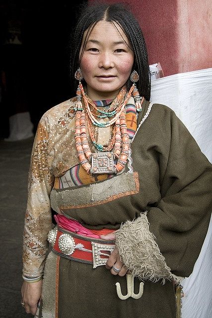 Tibetan Braids, Tibet Woman, Tibetan Woman, Lhasa Tibet, Lhasa, Folk Costume, Old People, World Cultures, People Of The World