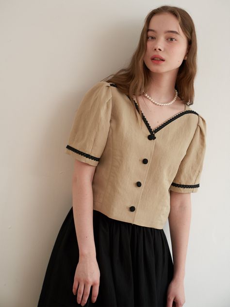 Feminine Blouses, Cropped Blouse, Feminine Silhouette, Summer Design, Classic Dress, Crop Blouse, Office Outfits, Dream Clothes, Black Belt