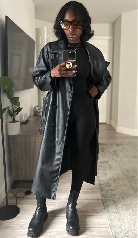 Black leather trench coat for fall 2023 monochromatic outfit Trench Coat Costume Halloween, Faux Leather Coat Outfit, Black Leather Outfit Black Women, Trench Coat Outfit Black Women, Leather Trench Outfit, Leather Trench Coat Outfit, Bobs Outfit, Leather Coat Outfit, Long Black Trench Coat