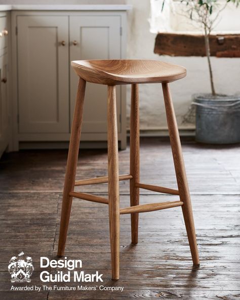 Beautiful Floor Tiles, Wide Front Door, Classic English Kitchen, Shaker Table, Islington London, Oak Cupboard, Devol Kitchens, Kursi Bar, Refectory Table