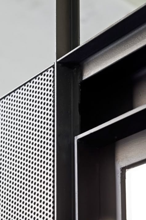 © Adrià Goula Kitchen Cabinets Cover, Aluminum Kitchen Cabinets, Porte In Ferro, Detail Arsitektur, Aluminium Kitchen, Metal Facade, Joinery Details, Steel Windows, Perforated Metal