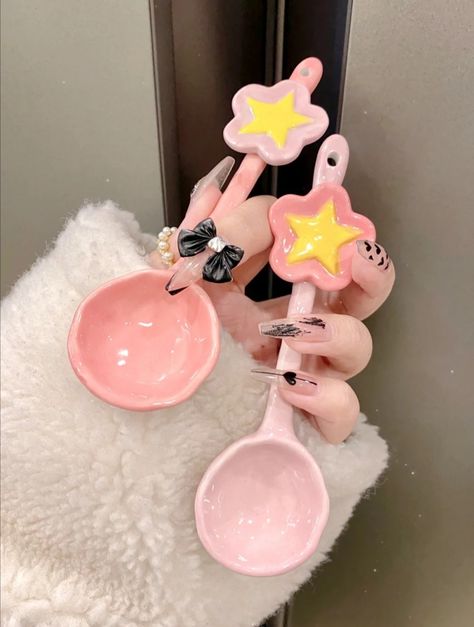 Hello Kitty Ceramic Ideas, Kawaii Ceramics, Clay Kitchenware, Kawaii Dinnerware, Kawaii Ceramic Mugs, Sanrio Ceramic, Spoons Diy, Kawaii Kitchen Accessories Coffee & Tea Cups, Cute Furniture