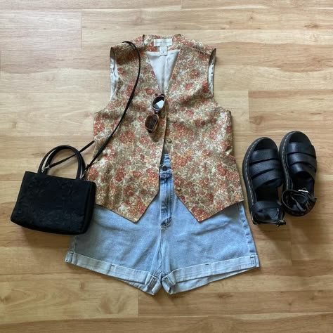 Vintage Casual Corner tapestry vest   🧡tan and... - Depop Vest Outfits For Women Vintage, Casual Thrifted Outfits, Tapestry Vest Outfit, Vintage Vest Outfits For Women, Floral Vest Outfit, Corner Tapestry, Vintage Vest Outfit, 20s Clothes, Audrey Core