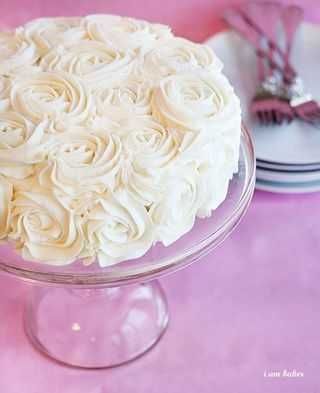 Rosecake Crusting Buttercream Recipe, Crusting Buttercream, Hydrangea Cake, Frost Cupcakes, I Am Baker, Wedding Cake Roses, Icing Frosting, Torte Cupcake, Cupcakes Decorados