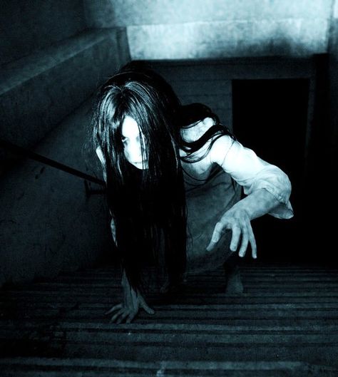 The ring- sadako yamamura Sadako Horror, Sadako Cosplay, The Ring Sadako, Sadako Costume, Sadako The Ring, Sadako Yamamura, Asian Horror, Female Ghost, Ju On