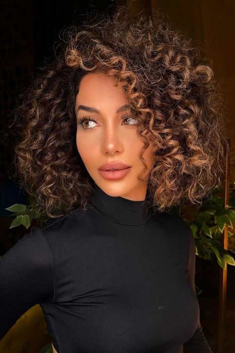 Pretty Hairstyles For Curly Hair, Hair Colors For Winter, The Best Hair Color, Hair Color For Brown Skin, Hair Shade, Winter Hair Colors, Curly Pixie Hairstyles, Shoulder Length Curly Hair, Natural Curly Hair Cuts