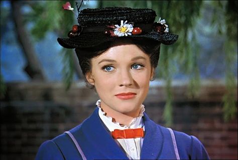 Mary Poppins Hat. How to make at mrscraftytree.blogspot.com Mary Poppins Disfraz, Disney Comebacks, Mary Poppins Characters, Julie Andrews Mary Poppins, Mary Poppins Hat, Mary Poppins Movie, Mary Poppins 1964, Mary Poppins Costume, Image Princesse Disney