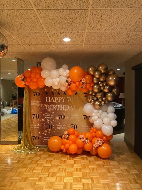 Orange, white and gold balloons garland for 70th birthday Orange Gold And Cream Party, Orange And Gold Balloon Arch, Orange And Gold Balloon Garland, Orange And Gold Birthday Party, Orange And White Birthday Decorations, Orange White And Gold Decorations, Orange And Gold Birthday Decorations, Orange And White Party Decor, Orange And Gold Party Decor