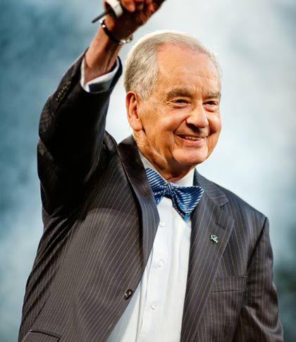 In Memory of The Amazing Zig Ziglar    http://addicted2success.com Zig Ziglar Quotes, Team Building Quotes, Definition Of Success, Les Brown, Zig Ziglar, Motivational Speeches, Tony Robbins, Motivational Speaker, Motivational Videos