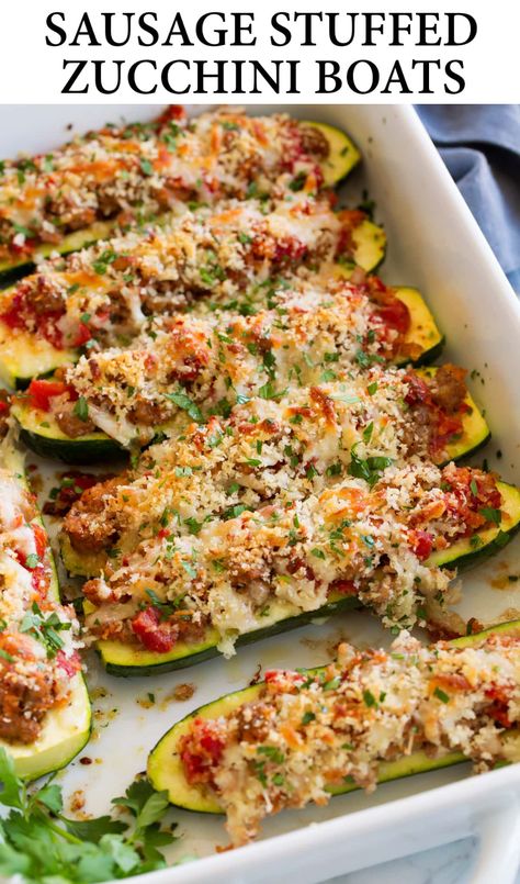 Steak Zucchini, Zucchini Boat Recipes, Stuffed Zucchini Boats, Pasta Vegetariana, Sausage Stuffed Zucchini, Bake Zucchini, Stuffed Zucchini, Zucchini Boats, Cheese Steak