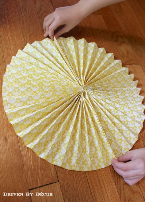 Paper Rosettes Diy, Paper Pinwheel Diy, How To Make Pinwheels, Pinwheel Tutorial, Diy Pinwheel, Inexpensive Wall Art, Paper Medallions, Paper Centerpieces, Paper Fan Decorations