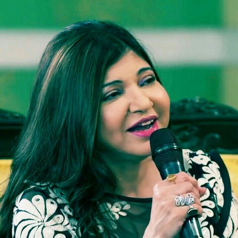 #AlkaYagnik #SingerAlkaYagnik #Alka_Yagnik #MelodyLane #Bollywood Alka Yagnik Photos, Bollywood Singers, Alka Yagnik, Best Music Artists, Romantic Couple Images, National Film Awards, Indian Language, Indian Music, Cute Good Morning