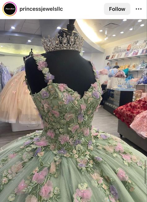 Sage Green And Purple Quince Dress, Green And Purple Quinceanera Dresses, Enchanted Forest Theme Quinceanera Dress, Purple Quince Dress, Green Quince Dress, Quince Court, Quince Photoshoot Ideas, Green Quinceanera Dresses, Debut Gowns