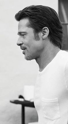 William Bradley Pitt, Brad Pitt Long Hair, Brad Pitt Hair, Bradley Pitt, Mens Medium Length Hairstyles, Mens Haircuts Medium, Brad And Angelina, Gents Hair Style, Mens Hairstyles Thick Hair