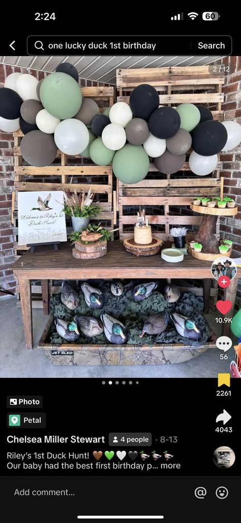 Duck Hunting Shower Theme, Duck Hunt First Birthday, Mallard Duck Balloon Arch, Ducks Unlimited Banquet Decor, Duck Hunt Birthday Party, Duck Hunting 2nd Birthday, Duck Hunter Birthday Party, Mallard Duck Party Ideas, Duck Hunting Gender Reveal Party