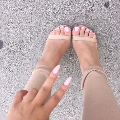 pinterest: @ nandeezy † Cute Toes, Pink Nail, Pedicures, Mani Pedi, On The Ground, Nails On Fleek, Feet Nails, Nails Nails, Instagram Foto