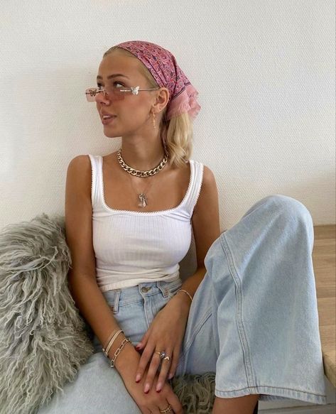 White Tank Top Outfit, Urban Outfitters Outfit, Spring Outfit Women, Girl Grunge, Kardashian Outfit, Urban Outfitters Clothes, Tank Top Outfits, Modieuze Outfits, Mode Inspo