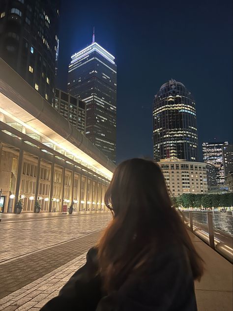 #boston #bostonaesthetic #nightlife #prudential #fall #fallaesthetic #college #collegelife Boston Inspo Pics, Boston Aesthetic Fall, Boston Life Aesthetic, Boston Photo Ideas, Boston Pictures Ideas, Boston Fall Aesthetic, Boston Instagram Pictures, Boston Girl Aesthetic, Boston Vibes