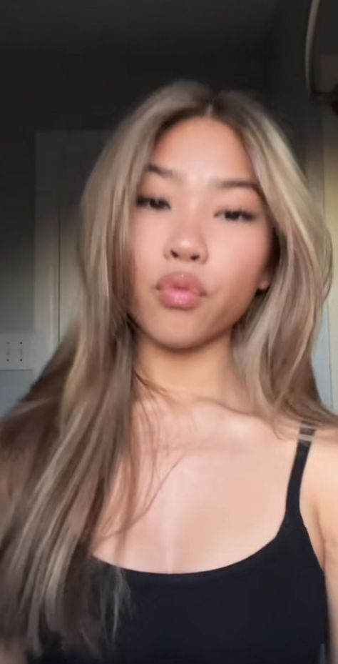 Asian W Blonde Hair, Dark Hair Into Blonde, High Balyage Long Hair, Blonde Balayage On Indian Skin, Light Light Brown Hair With Highlights, Milk Tea Blonde Highlights, Cool Beige Blonde Hair Highlights, Ash Blonde On Tan Skin, Ashy Blonde Asian Hair