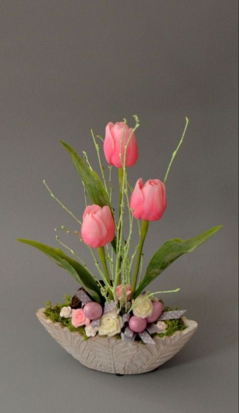 Flowers Arrangements Ideas, Grocery Store Flowers, Tulip Arrangement, Christmas Cactus Care, Easter Flower Arrangements, Tulips Arrangement, Deco Champetre, Nylon Flowers, Flower Arrangement Designs