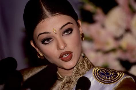 Aishwarya Rai Miss World, Aishwarya Rai Images, Eastern Makeup, Aishwarya Rai Pictures, Mani Ratnam, Romantic Drama Film, Aishwarya Rai Photo, Romance Film, Sanjay Leela Bhansali