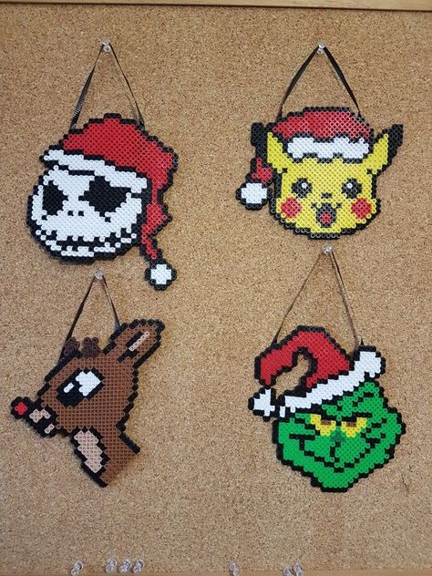 Perler Beads Grinch, Perler Bead Patterns Ornaments, Iron On Beads Pattern, Disney Christmas Perler Bead Patterns, The Grinch Perler Beads, Perler Christmas Patterns, Peeler Bead Christmas, Grinch Perler Beads, Christmas Perler Bead Ideas