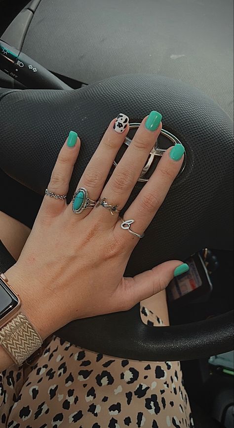 Country Nail Ideas Short, Turquoise Nails With Cow Print, Turqoise Nails Western, Gel Nails Ideas Short Western, Turquoise Nails Western Cow Print, Turquoise Western Nails Designs, Cute Western Nails Short, Country Chic Nails, Western Mail Designs