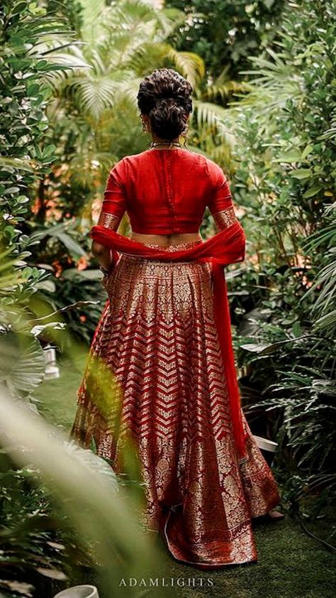 lehenga designs| bridal lehenga red| bridal lehenga| bridal lehenga collection| wedding lehengas bridal| wedding lehenga| banarasi lehenga| banarasi lehenga blouse design|bridal banarasi lehenga| wedding banarasi lehenga lehenga blouse designs Banarasi Red Lehenga, Banarasi Half Saree Lehenga, Lehanga Tops Designs Latest, Banarasi Lehenga Sabyasachi, Banarasi Outfit Ideas, Ghagra Blouse Designs, Banarasi Lehenga Blouse Design, Red Banarasi Lehenga, Banarasi Lehenga Bridal