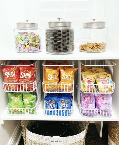 Stackable Baskets, Snack Station, Pantry Organization Ideas, Types Of Snacks, Office Snacks, Snack Organizer, Tips For Organizing, Nice Homes, Desain Pantry