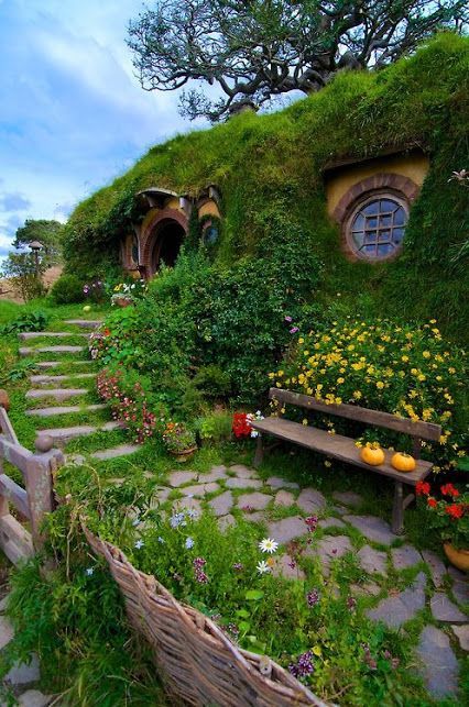 hobbit house matamata new zealand | 1000+ ideas about Hobbit Houses on Pinterest | Hobbit Hole, Hobbit ... Bag End Hobbiton, Casa Do Hobbit, Bag End, Casa Hobbit, Hobbit Hole, Hobbit House, The Shire, Earthship, Alam Yang Indah