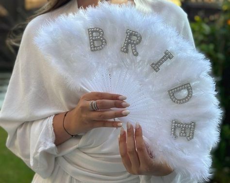 xoxobyceleste - Etsy UK Wedding Photo Booth Props, Pearl Bride, Bride Shower, Bridal Decorations, Feather Fan, White Bride, Handheld Fan, Wedding Photo Booth, Wedding Fans