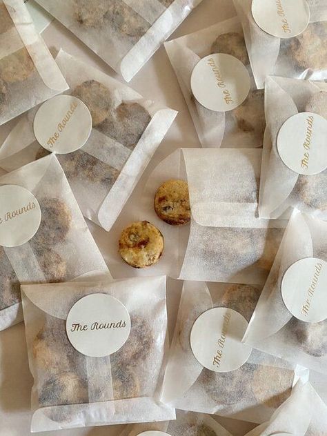 Pretty Cookie Packaging, Baked Goods Aesthetic Packaging, Shortbread Packaging Ideas, Cute Ways To Package Cookies, Cookies Aesthetic Packaging, Baked Goods Packaging Ideas, Individual Cookie Packaging, Packaging Baked Goods, Cookies Packaging Ideas