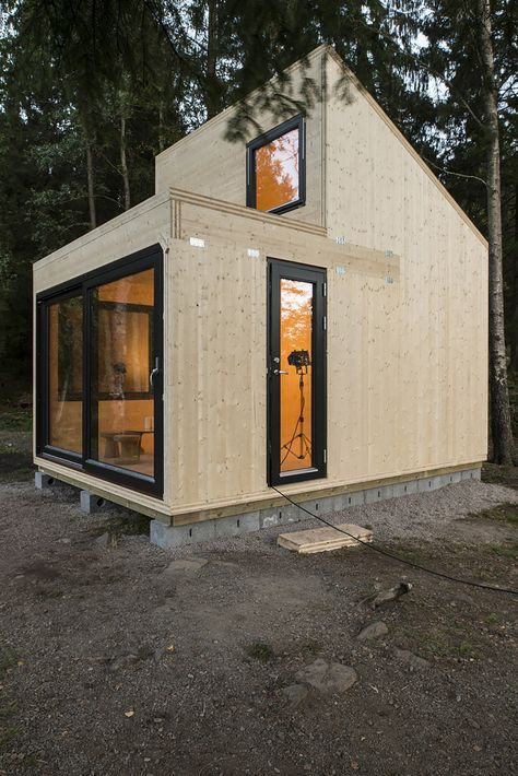 Timber Cabin, A Small House, House Cabin, Tiny House Cabin, Design Exterior, Cabin Design, Tiny House Living, Tiny House Design, Rustic Cabin