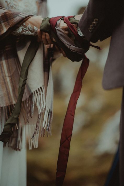 Scottish Elopement Inspiration, Scottish Wedding Handfasting, Scottish Romance Aesthetic, Scottish Wedding Photography, Handfasting Ceremony Photos, Celtic Hand Fasting Ceremony, Handfasting Ceremony Aesthetic, Handfasting Aesthetic, Scottish Handfasting Ceremony